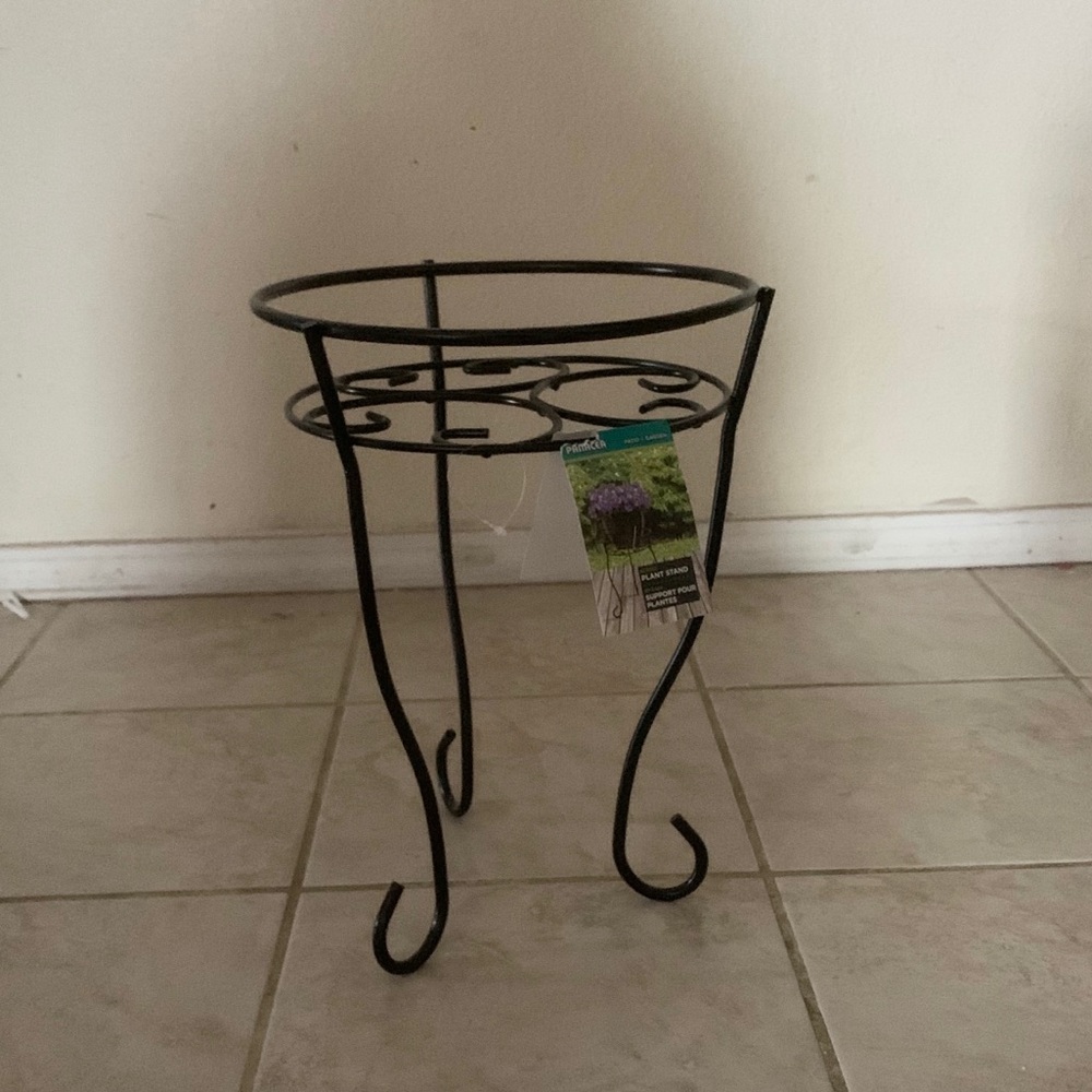 BNWT! 15 inch plant stand